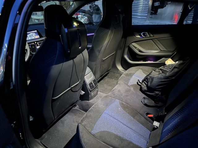 2023 BMW 118i Edition M 黑  第16張相片