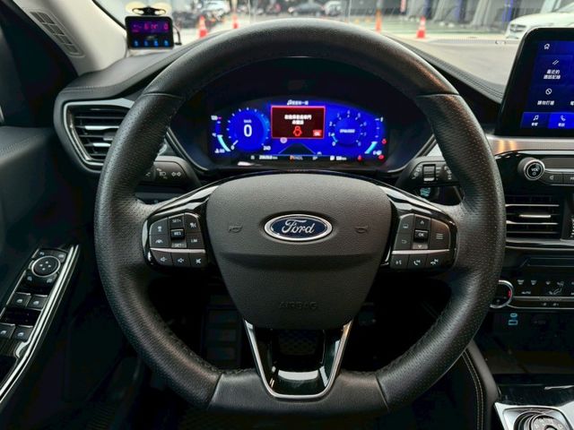 這車我們很拿手 回來都是秒殺 2023 Ford Kuga 180旗艦X 原版件 新車保固中 已認證  第7張相片