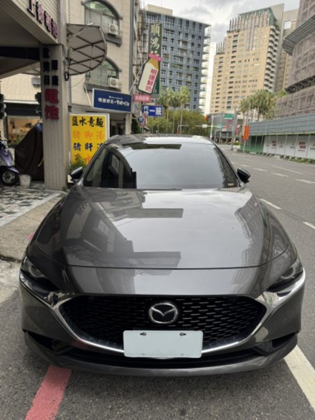 社會新鮮人接受度極高2020 Mazda 3 4D 頂級版 原版件 里程保證 一手車 原廠保養 已認證  第2張相片