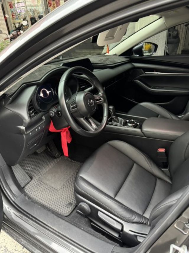 社會新鮮人接受度極高2020 Mazda 3 4D 頂級版 原版件 里程保證 一手車 原廠保養 已認證  第5張相片