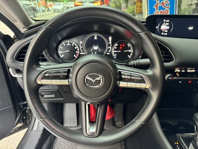 社會新鮮人接受度極高2020 Mazda 3 4D 頂級版 原版件 里程保證 一手車 原廠保養 已認證  第7張相片