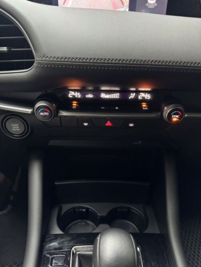 社會新鮮人接受度極高2020 Mazda 3 4D 頂級版 原版件 里程保證 一手車 原廠保養 已認證  第9張相片