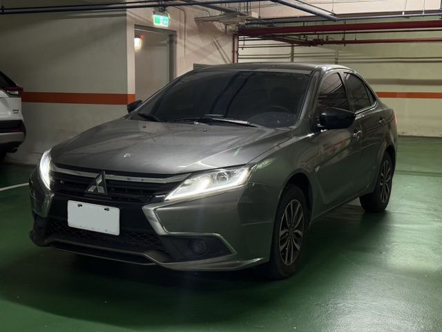 2022 Mitsubishi Grand Lancer 灰 驚嘆型  第1張相片