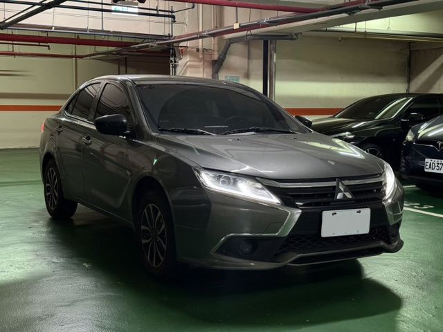 2022 Mitsubishi Grand Lancer 灰 驚嘆型  第3張相片
