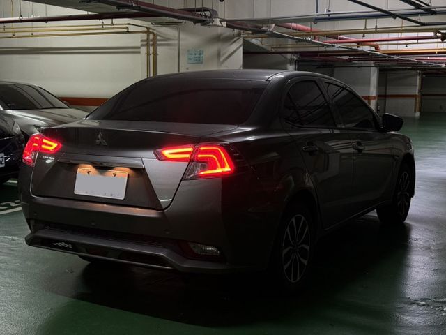 2022 Mitsubishi Grand Lancer 灰 驚嘆型  第4張相片