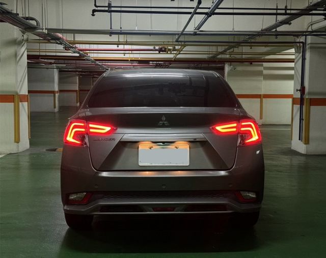 2022 Mitsubishi Grand Lancer 灰 驚嘆型  第5張相片
