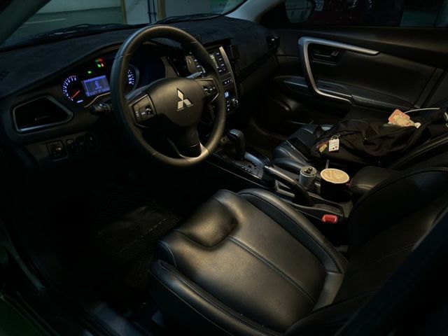 2022 Mitsubishi Grand Lancer 灰 驚嘆型  第7張相片