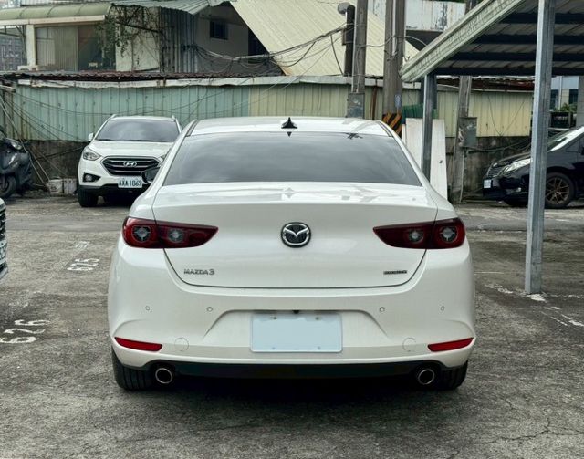 熱門車款 秒殺系列 市場稀有 2022 Mazda 3 4D 20S Signature 原版件 原廠保養 已認證  第4張相片