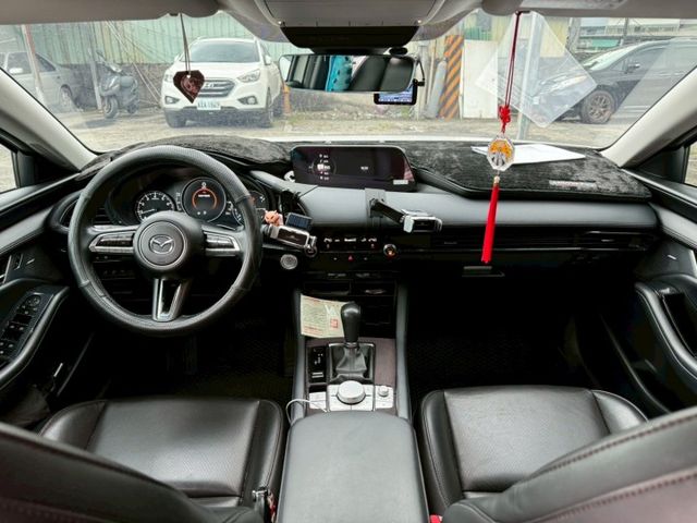 熱門車款 秒殺系列 市場稀有 2022 Mazda 3 4D 20S Signature 原版件 原廠保養 已認證  第8張相片
