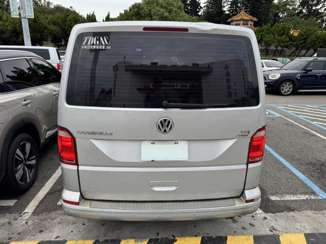 VW T6 CARAVELLE LWB手排 倒車雷達/恆溫空調/第三排座椅 原版件 稀有的商務車 定期保養已認證  第4張相片