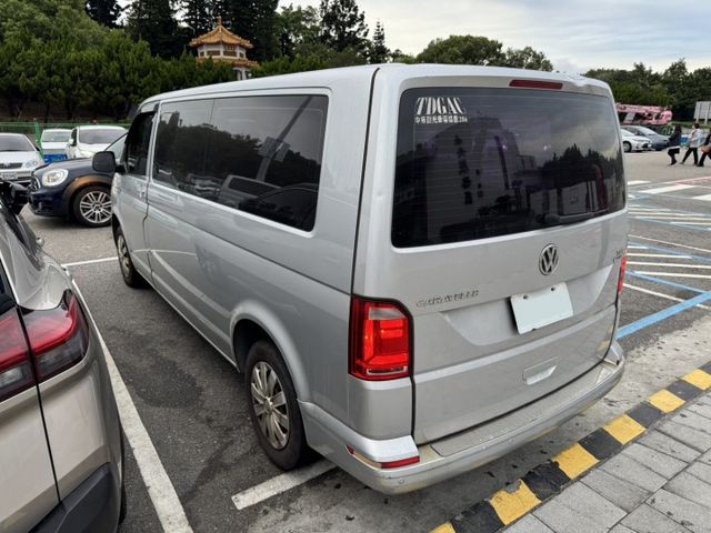 VW T6 CARAVELLE LWB手排 倒車雷達/恆溫空調/第三排座椅 原版件 稀有的商務車 定期保養已認證  第6張相片
