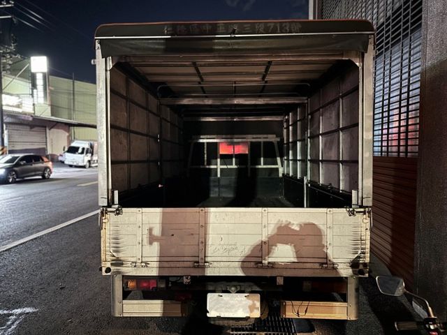 CANTER 3.5噸 11尺 三面帆布 載貨 做生意都很適合 好幫手 原版件 定期保養 已認證  第4張相片