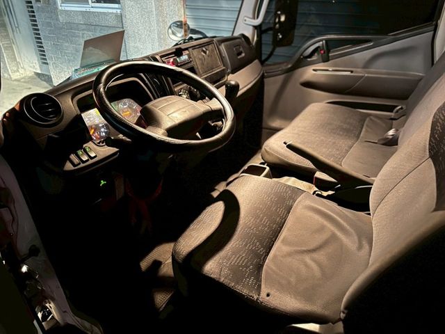 CANTER 3.5噸 11尺 三面帆布 載貨 做生意都很適合 好幫手 原版件 定期保養 已認證  第8張相片