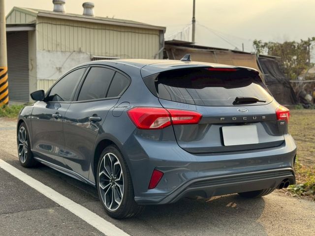 Focus 5D ST-Line 跟車/B&O音響/抬顯/盲點/IKEY免鑰匙 原版件 定期保養 已認證  第4張相片
