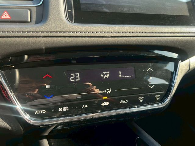 HR-V 1.8 VTi-S IKEY免鑰匙/恆溫/導航/胎壓偵測 定期保養 已認證  第17張相片