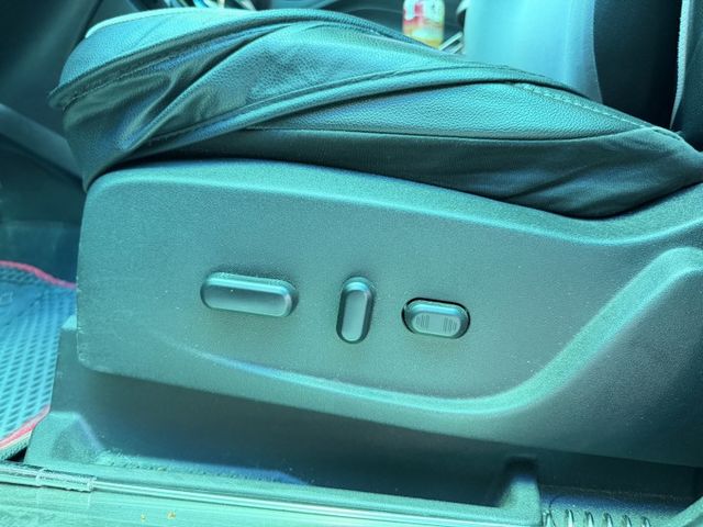 Kuga 2.0 旗艦版 IKEY免鑰匙/電尾門/自動停車/駕駛電動座椅/全景天窗/盲點 原版件 定期保養  第13張相片