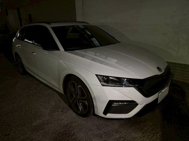 Octavia Combi RS ACC跟車/車偏/三區恆溫/RS專屬套件/全景天窗/數位儀表 原版件 定期保養 已認證  第1張相片