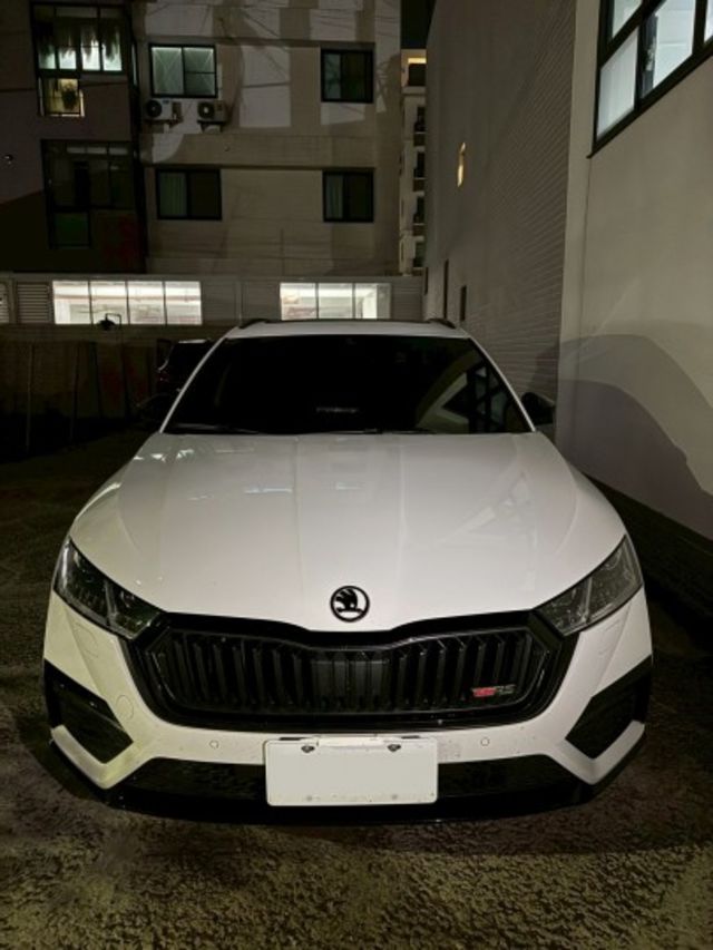 Octavia Combi RS ACC跟車/車偏/三區恆溫/RS專屬套件/全景天窗/數位儀表 原版件 定期保養 已認證  第2張相片