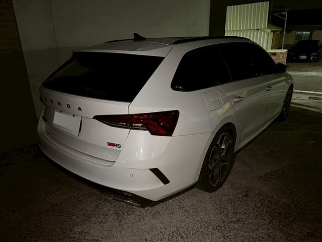 Octavia Combi RS ACC跟車/車偏/三區恆溫/RS專屬套件/全景天窗/數位儀表 原版件 定期保養 已認證  第3張相片