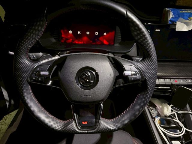 Octavia Combi RS ACC跟車/車偏/三區恆溫/RS專屬套件/全景天窗/數位儀表 原版件 定期保養 已認證  第6張相片