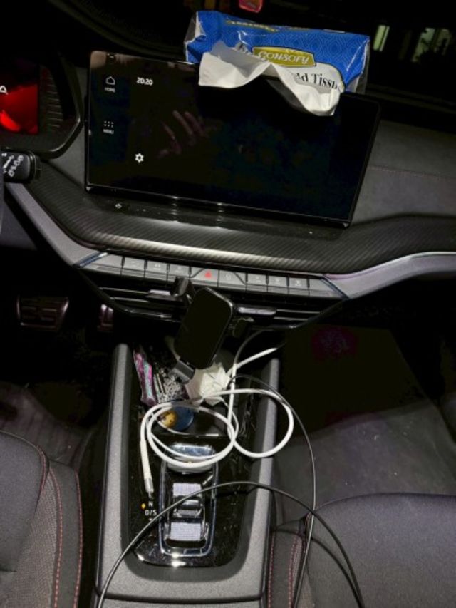 Octavia Combi RS ACC跟車/車偏/三區恆溫/RS專屬套件/全景天窗/數位儀表 原版件 定期保養 已認證  第7張相片