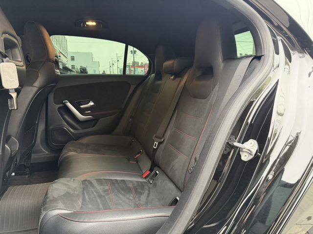 A180 5D運動版 23p跟車/車道維持/Carplay/環景影像/盲點/AMG專屬套件  原版件 定期保養 已認證  第7張相片