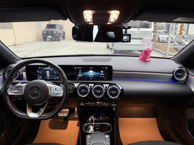 A180 5D運動版 23p跟車/車道維持/Carplay/環景影像/盲點/AMG專屬套件  原版件 定期保養 已認證  第8張相片