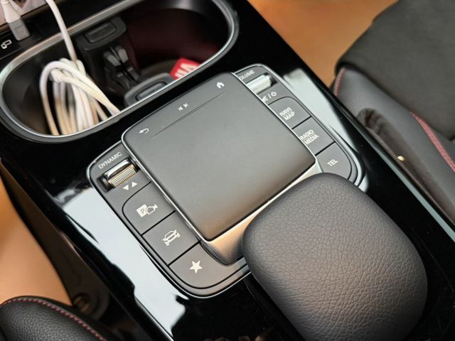 A180 5D運動版 23p跟車/車道維持/Carplay/環景影像/盲點/AMG專屬套件  原版件 定期保養 已認證  第16張相片