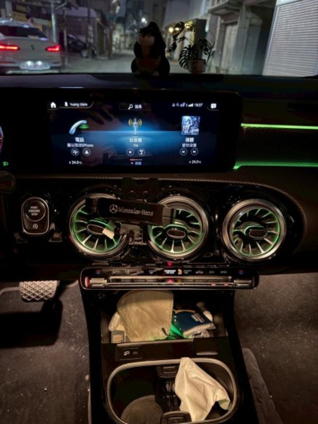 CLA 200 總代理 23P跟車/車偏/氣氛燈/雙液晶/LED頭燈 原版件 定期保養  第8張相片