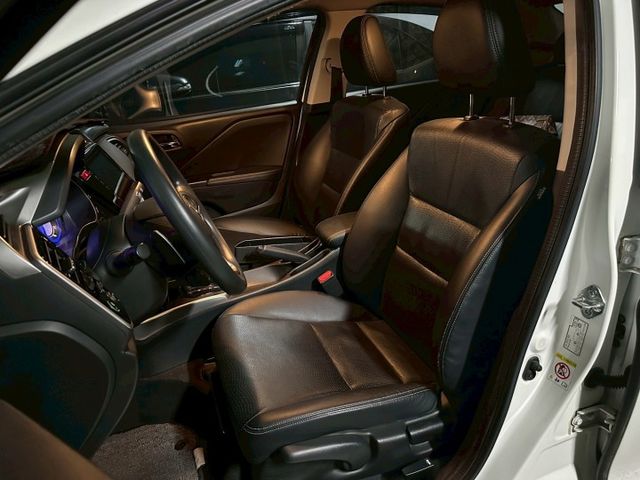 City VTi-S 定速巡航/恆溫空調/胎壓/電折後視鏡/導航/抬顯 定期原廠保養  第4張相片