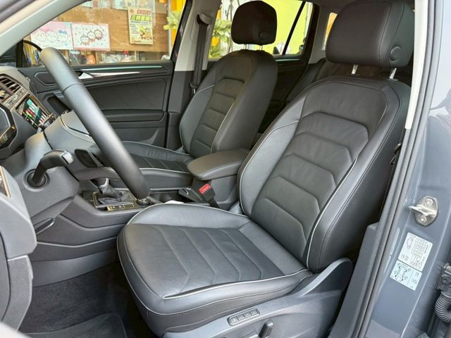 Tiguan 330TSI ACC跟車/抬顯/電尾門/環景/Carplay/三區恆溫/導航 原版件 定期保養 已認證  第6張相片