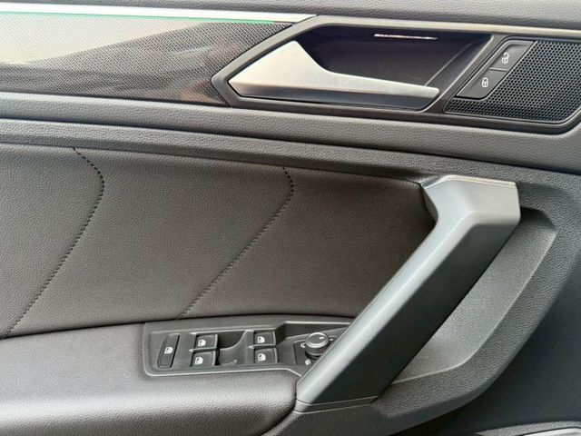 Tiguan 330TSI ACC跟車/抬顯/電尾門/環景/Carplay/三區恆溫/導航 原版件 定期保養 已認證  第10張相片