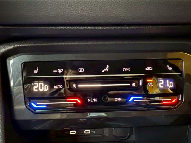 Tiguan 330TSI ACC跟車/抬顯/電尾門/環景/Carplay/三區恆溫/導航 原版件 定期保養 已認證  第19張相片