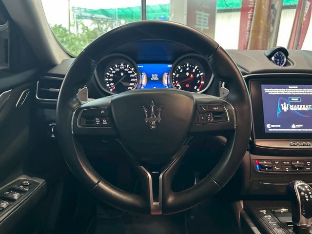 Ghibli 3.0 IKEY免鑰匙/恆溫空調/跑車時鐘/電動天窗/Carplay/紅色卡鉗 原版件 定期保養  第8張相片