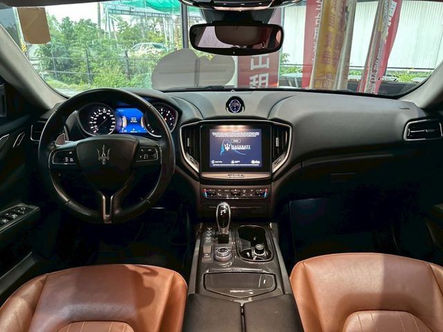 Ghibli 3.0 IKEY免鑰匙/恆溫空調/跑車時鐘/電動天窗/Carplay/紅色卡鉗 原版件 定期保養  第9張相片