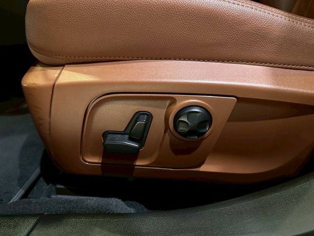 Ghibli 3.0 IKEY免鑰匙/恆溫空調/跑車時鐘/電動天窗/Carplay/紅色卡鉗 原版件 定期保養  第13張相片