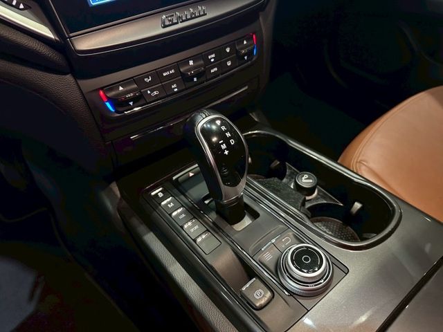 Ghibli 3.0 IKEY免鑰匙/恆溫空調/跑車時鐘/電動天窗/Carplay/紅色卡鉗 原版件 定期保養  第16張相片