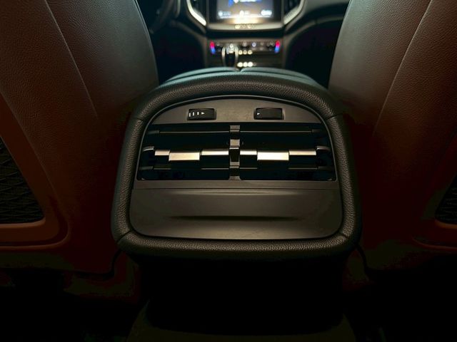 Ghibli 3.0 IKEY免鑰匙/恆溫空調/跑車時鐘/電動天窗/Carplay/紅色卡鉗 原版件 定期保養  第19張相片