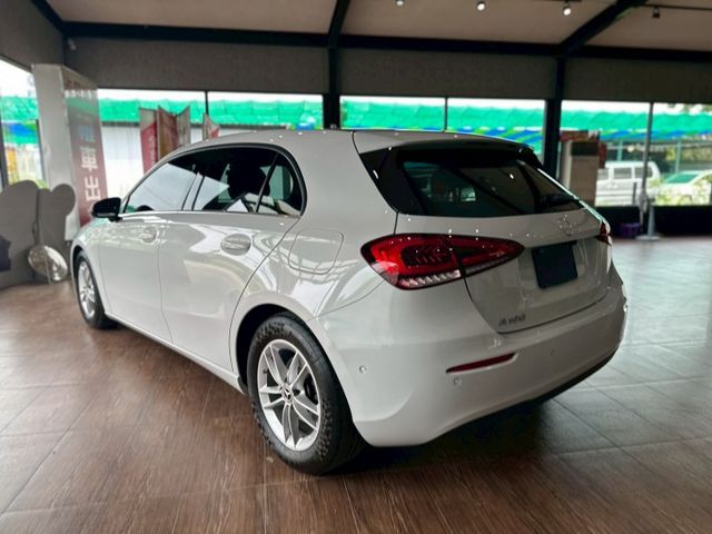 2019 Benz A180 白  第4張相片