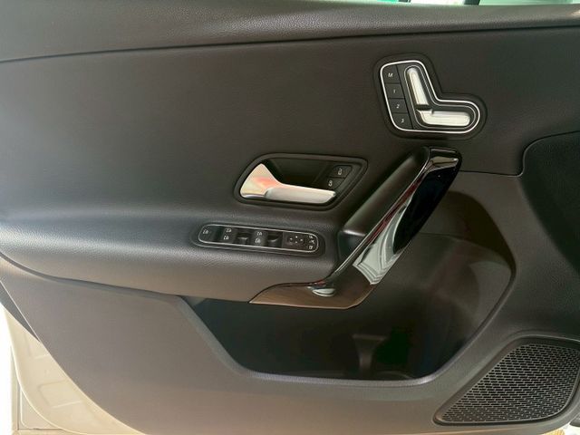 2019 Benz A180 白  第12張相片