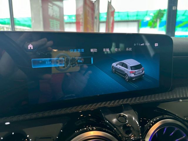 2019 Benz A180 白  第14張相片