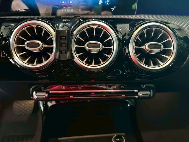 2019 Benz A180 白  第17張相片