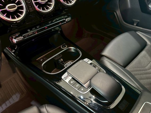 2019 Benz A180 白  第18張相片