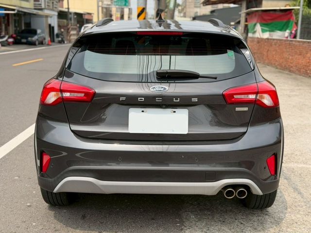 2022 Ford Focus Active 灰  第4張相片