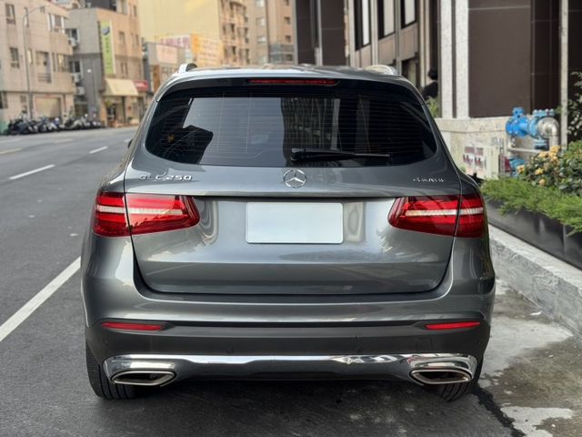 GLC250 SUV 4MATIC 23P跟車/車偏/車道維持/環景/電尾門/盲點 原版件 定期保養  第3張相片