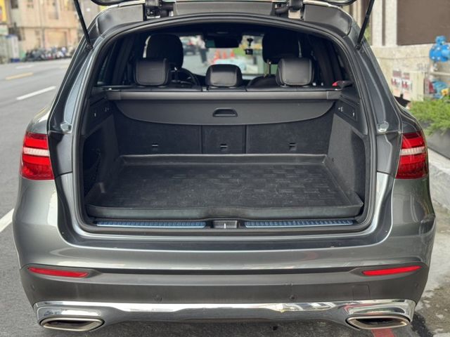 GLC250 SUV 4MATIC 23P跟車/車偏/車道維持/環景/電尾門/盲點 原版件 定期保養  第6張相片