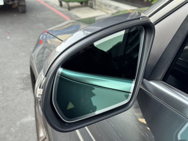 GLC250 SUV 4MATIC 23P跟車/車偏/車道維持/環景/電尾門/盲點 原版件 定期保養  第7張相片