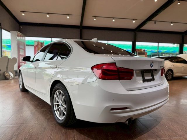 318i Sedan 5AS/盲點/車偏/IKEY免鑰匙/恆溫空調/定速巡航/LED頭燈 原版件 定期保養  第2張相片