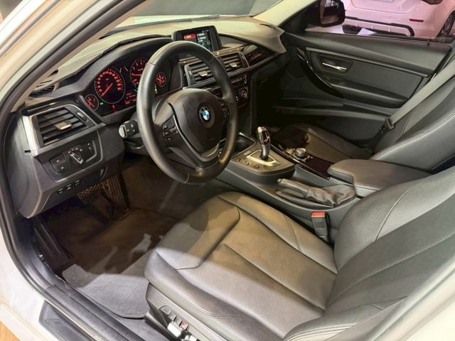 318i Sedan 5AS/盲點/車偏/IKEY免鑰匙/恆溫空調/定速巡航/LED頭燈 原版件 定期保養  第5張相片