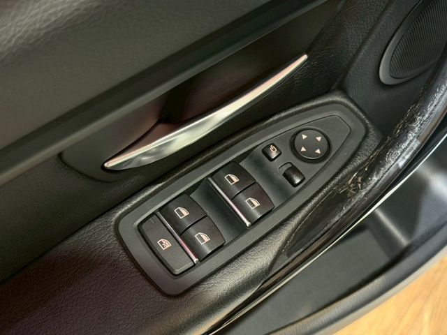 318i Sedan 5AS/盲點/車偏/IKEY免鑰匙/恆溫空調/定速巡航/LED頭燈 原版件 定期保養  第9張相片